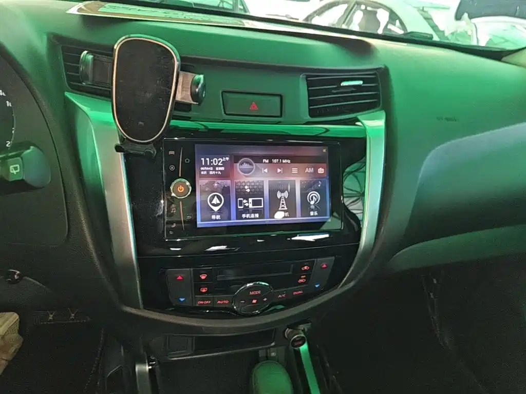 Nissan Terra 2018 — фото 13