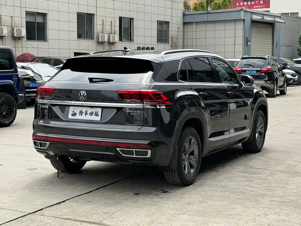 Volkswagen Tiguan X 2022 — фото 11
