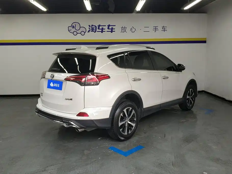 Toyota RAV4 2018 — фото 3