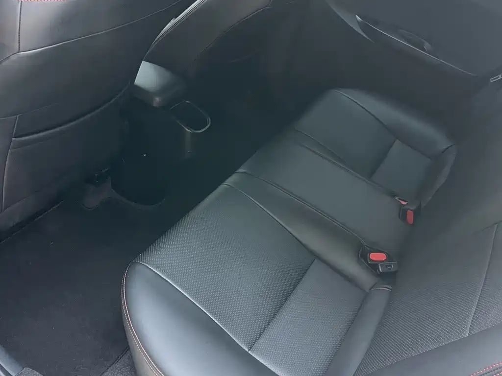 Toyota Yaris L 2023 — фото 21