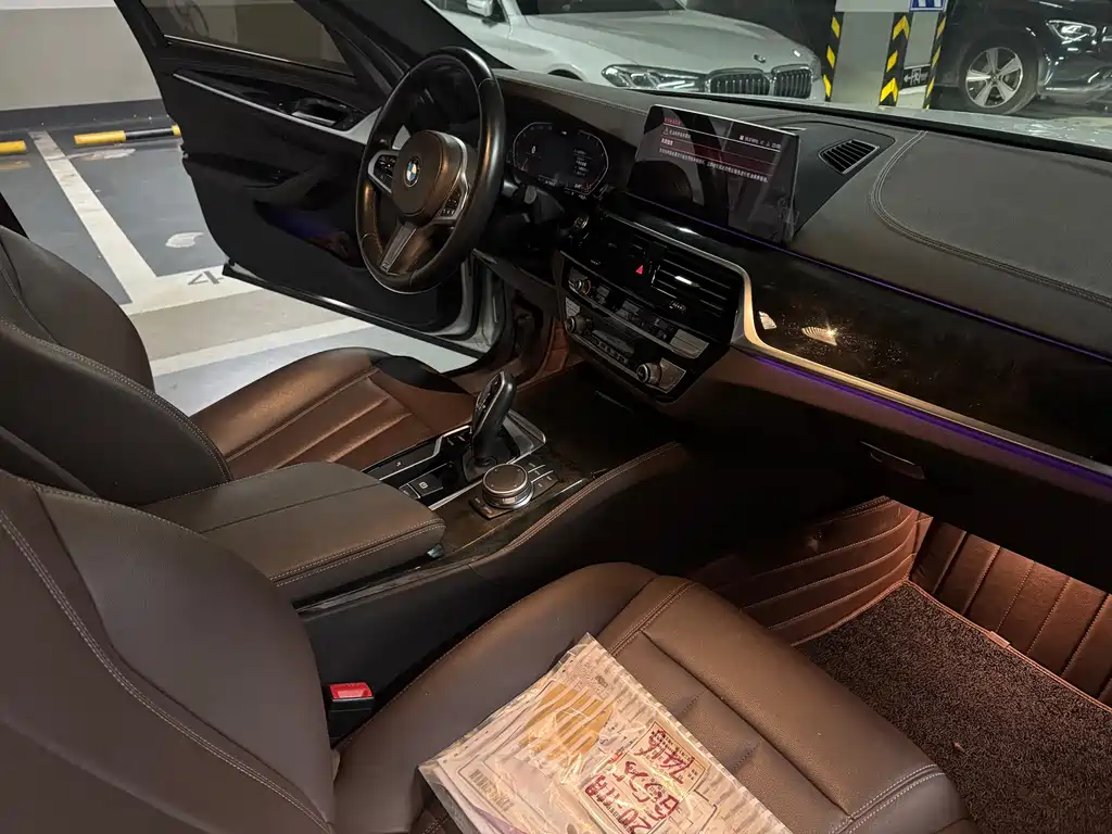 BMW 5 Series 2020 — фото 10