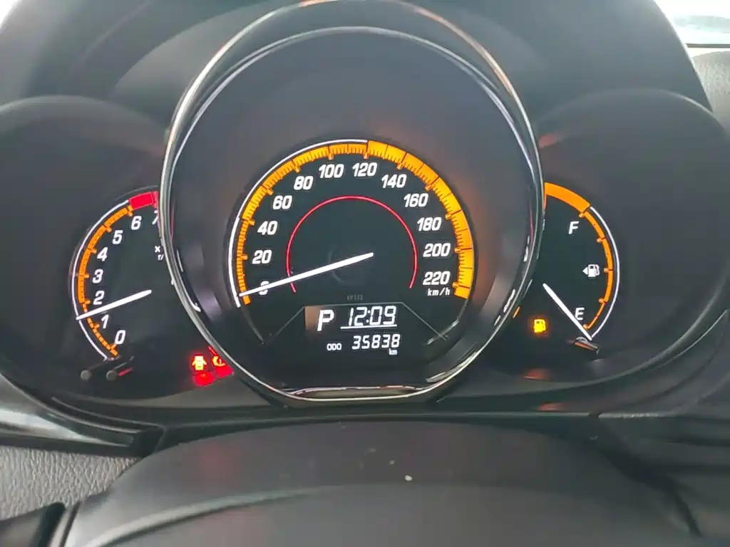 Toyota Yaris L 2023 — фото 12