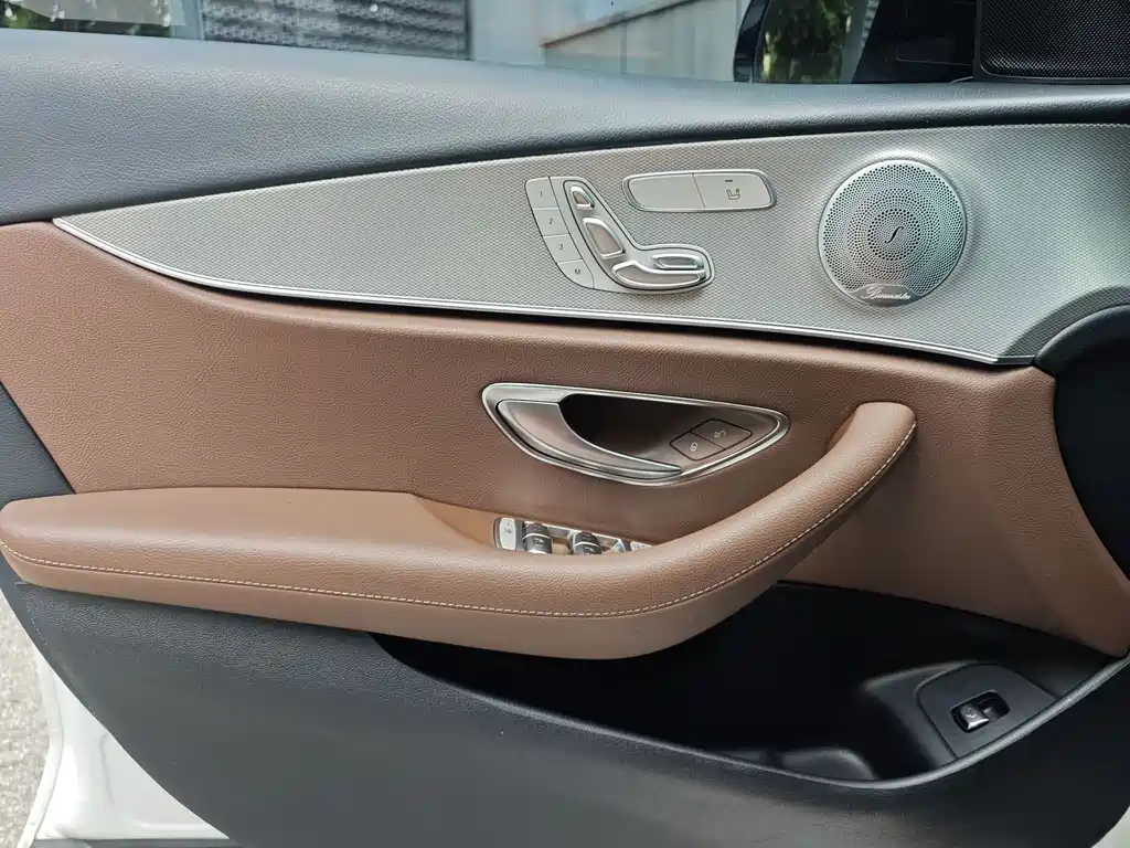 Mercedes-Benz E-Class 2019 — фото 14