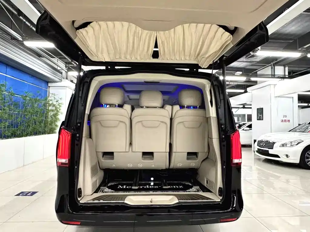 Mercedes-Benz V-Class 2021 — фото 13