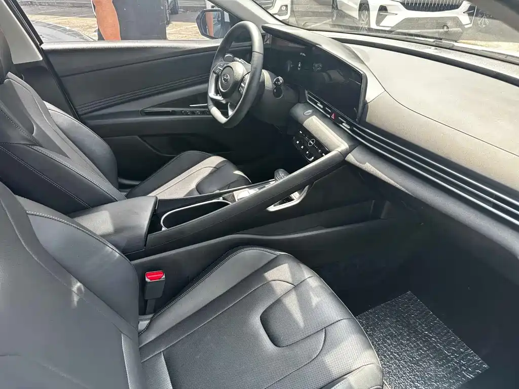 Hyundai Elantra 2023 — фото 20
