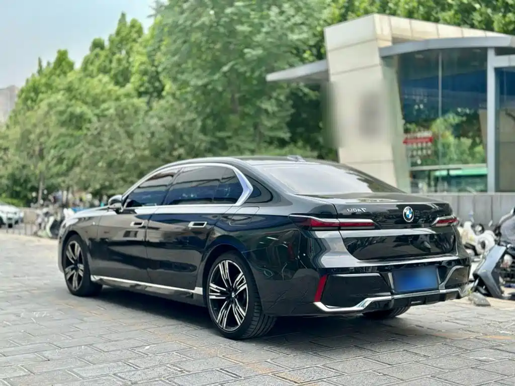 BMW 7 Series 2023 — фото 13