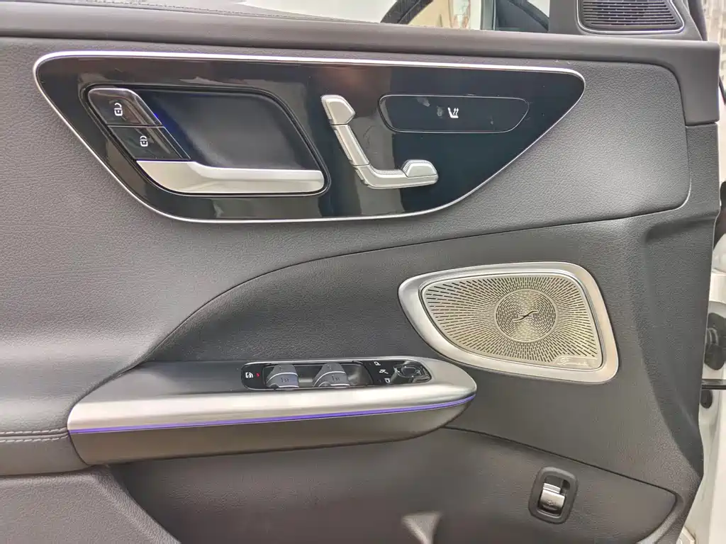 Mercedes-Benz C-Class 2024 — фото 10