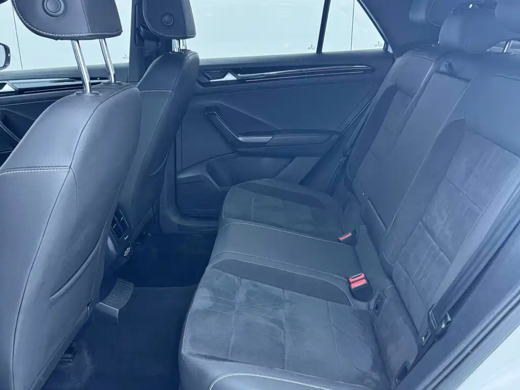Volkswagen T-Roc 2022 — фото 10