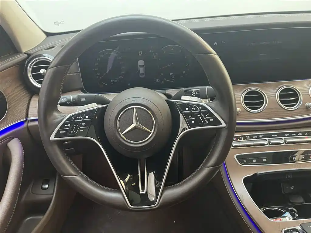 Mercedes-Benz E-Class 2024 — фото 10