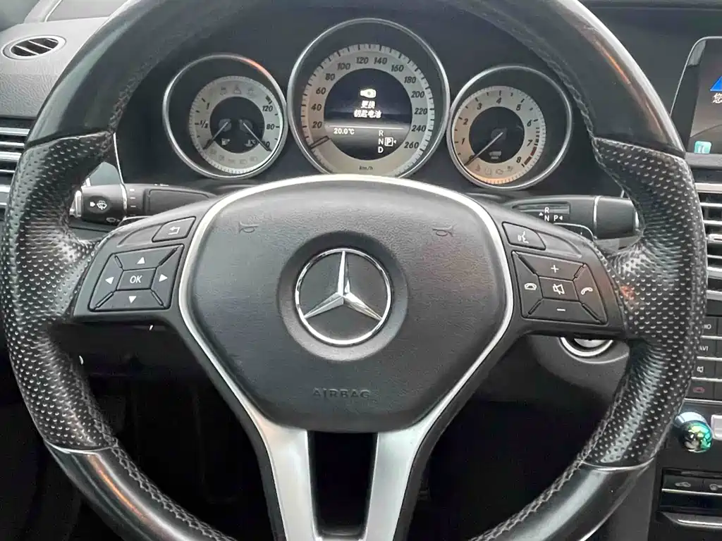 Mercedes-Benz E-Class 2015 — фото 17