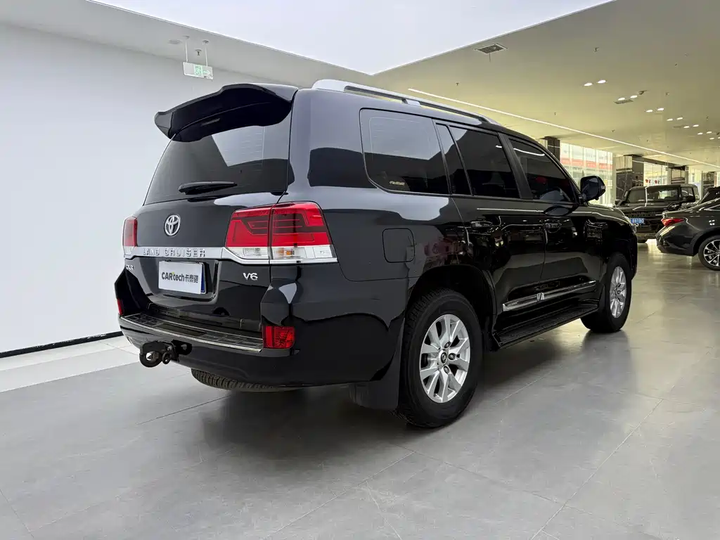 Toyota Land Cruiser 2019 — фото 3
