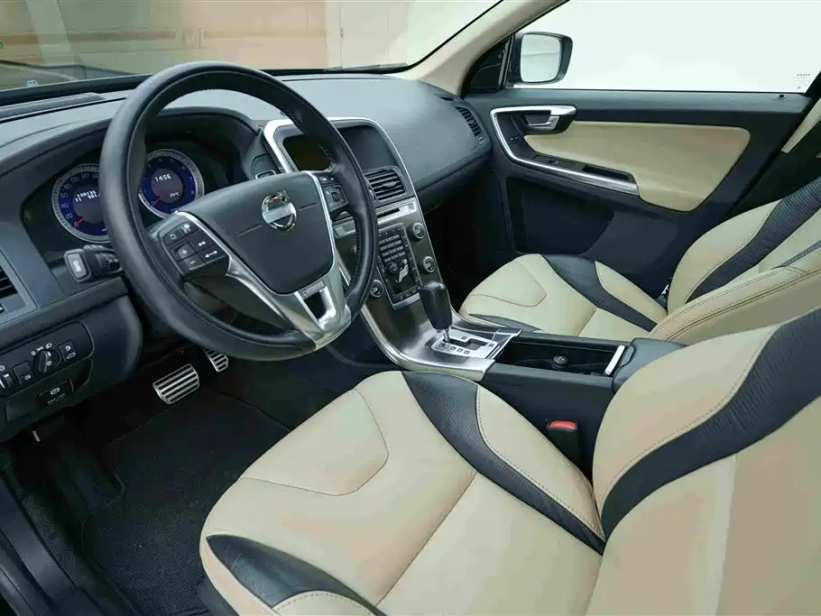 Volvo XC60 2012 — фото 10