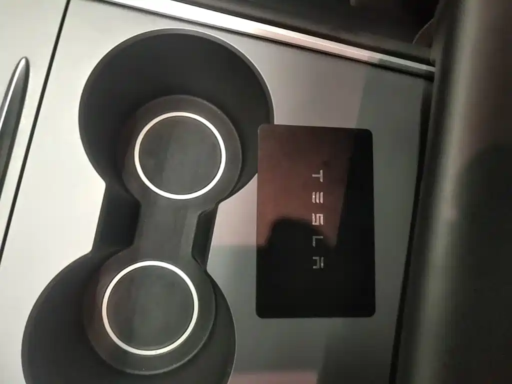Tesla Model Y 2023 — фото 9