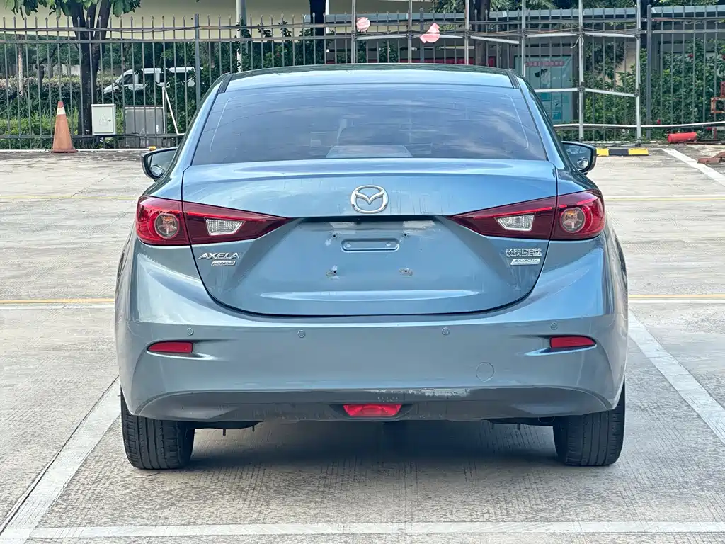 Mazda 3 Axela 2016 — фото 10