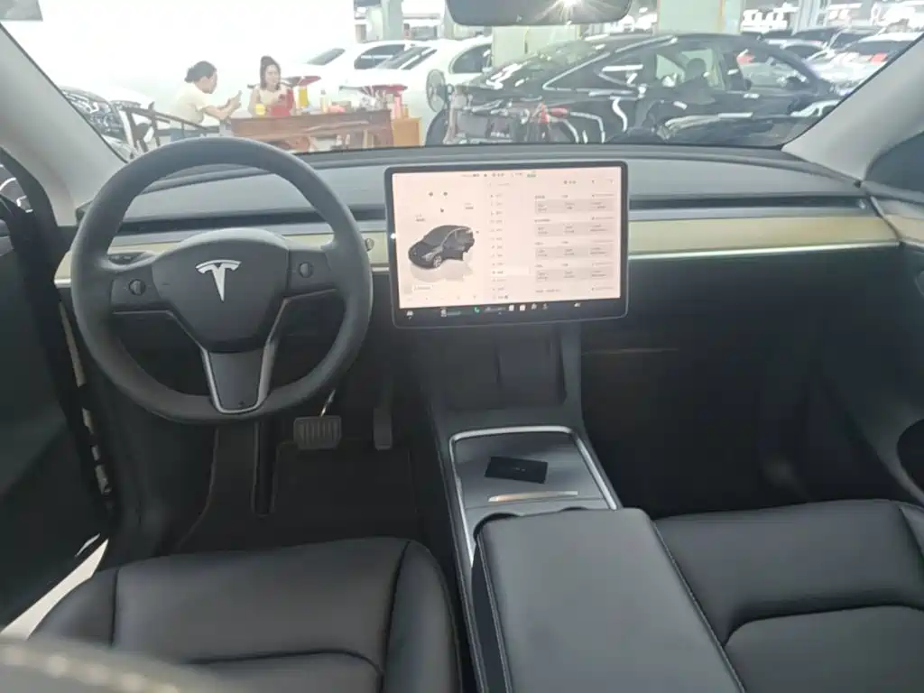 Tesla Model Y 2023 — фото 10