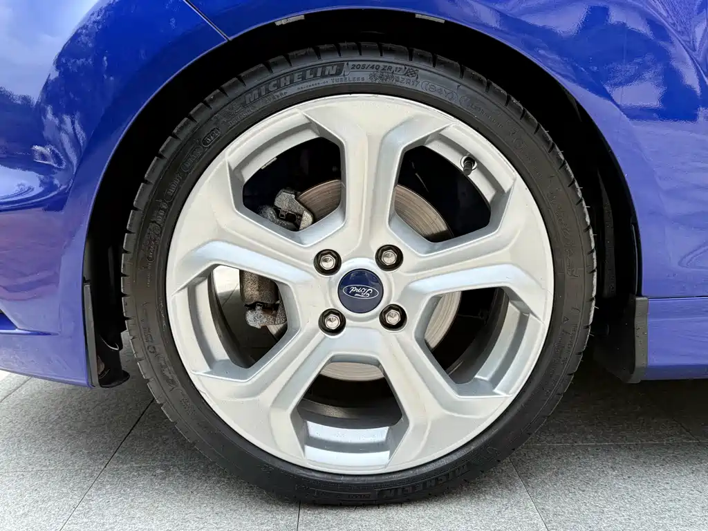 Ford Fiesta 2014 — фото 16