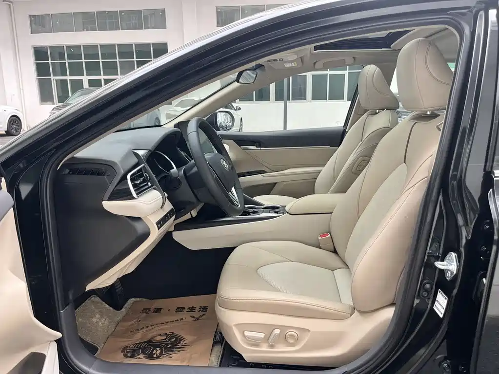 Toyota Camry 2023 — фото 12