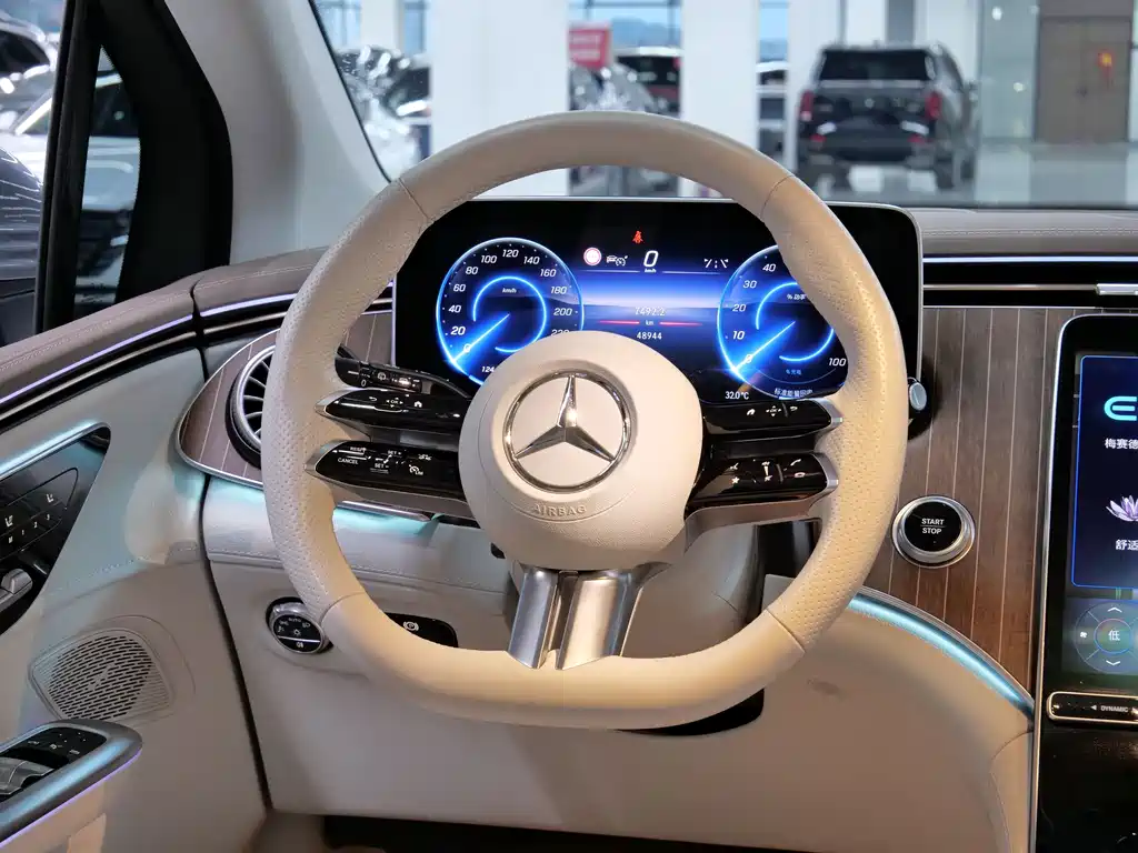 Mercedes-Benz EQE SUV 2023 — фото 8