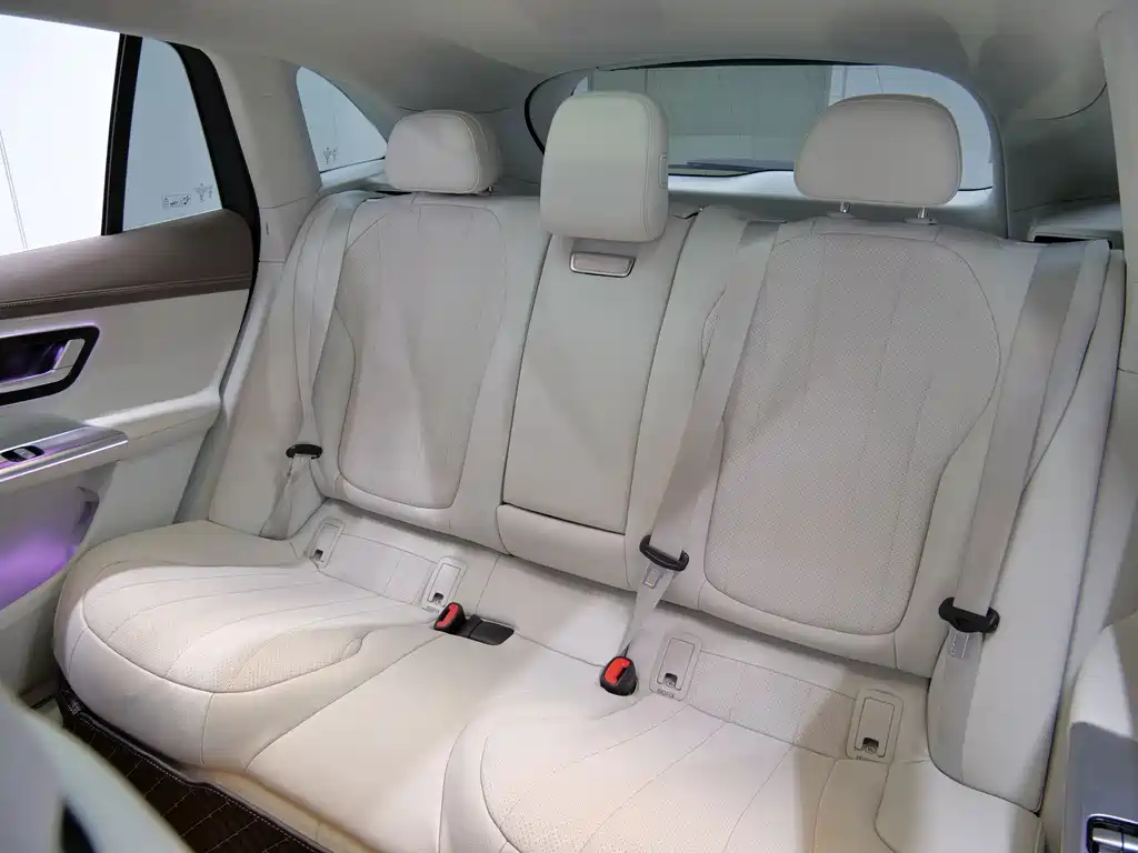 Mercedes-Benz EQE SUV 2023 — фото 17