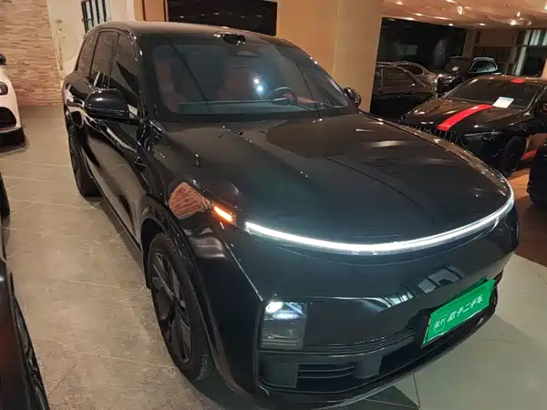 Li Auto L8 2025