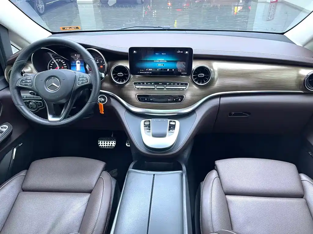Mercedes-Benz V-Class 2023 — фото 13