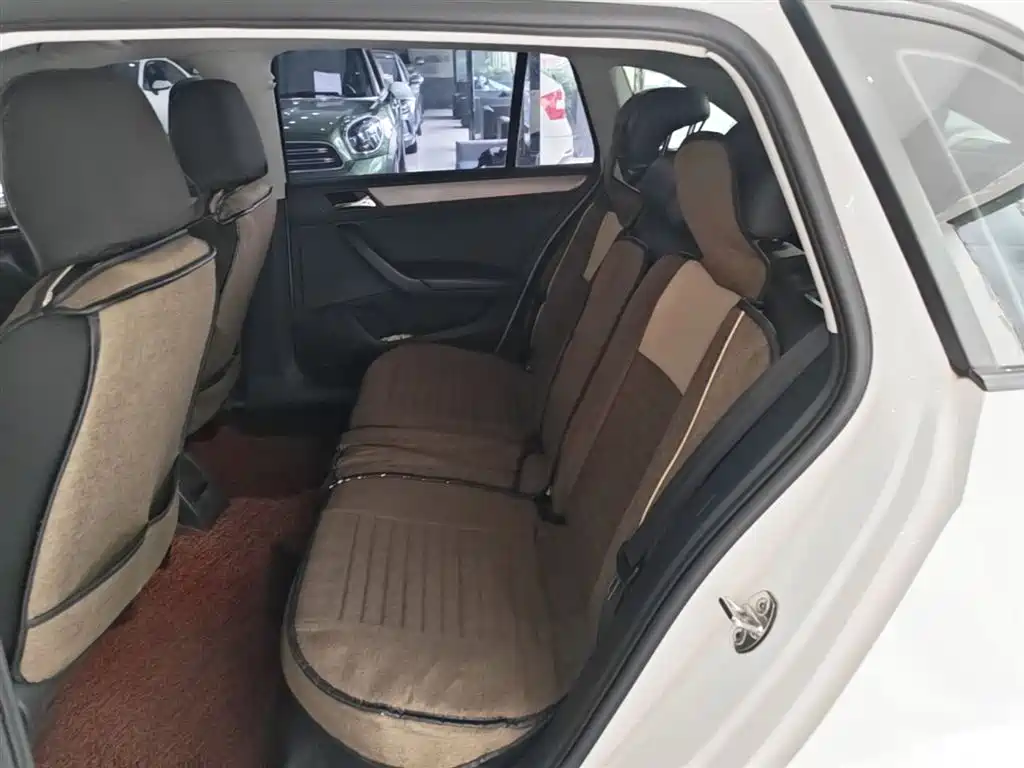 Skoda Rapid Spaceback 2016 — фото 17