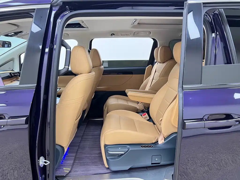 GAC Motor E8 PHEV 2023 — фото 16