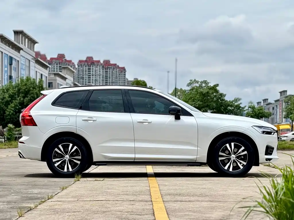 Volvo XC60 2020 — фото 4
