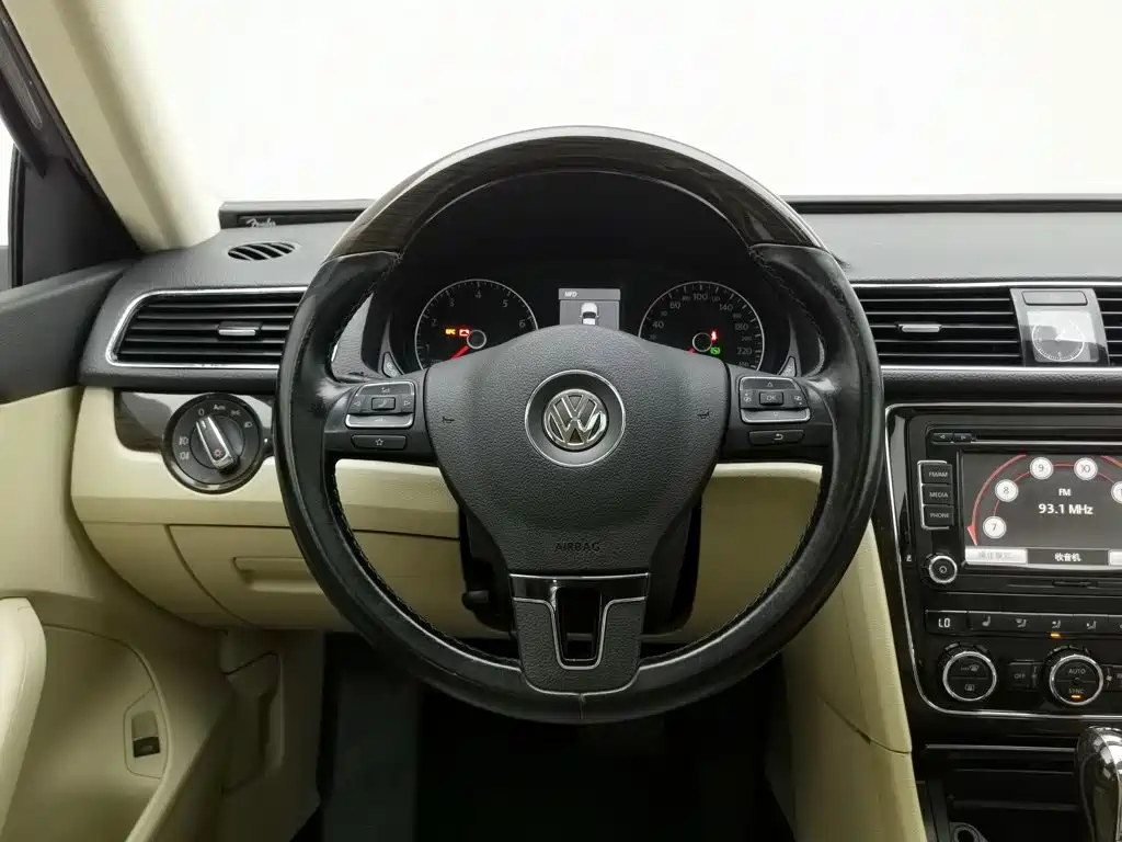 Volkswagen Passat 2014 — фото 11