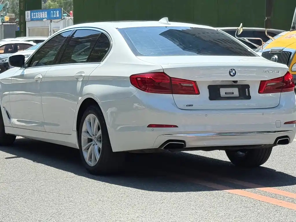 BMW 5 Series 2019 — фото 17