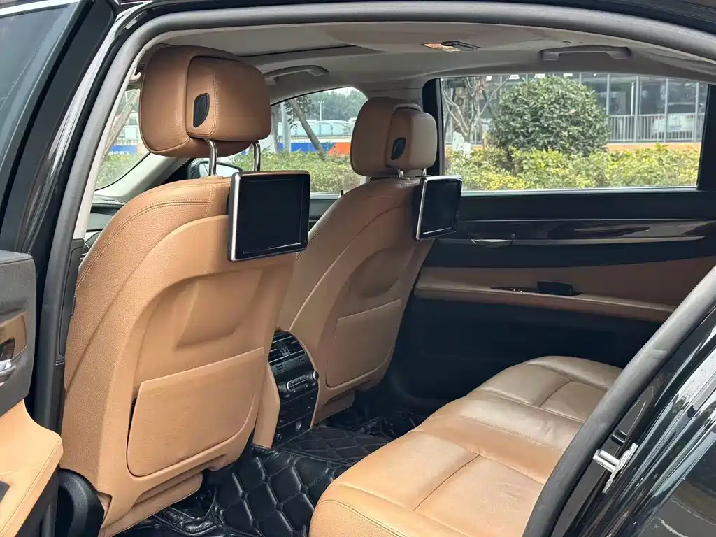 BMW 7 Series 2013 — фото 11