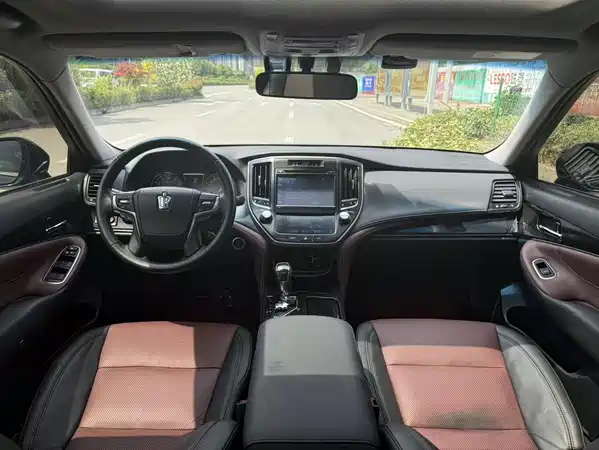 Toyota Crown 2018