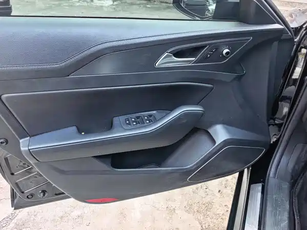 Hongqi H5 2022