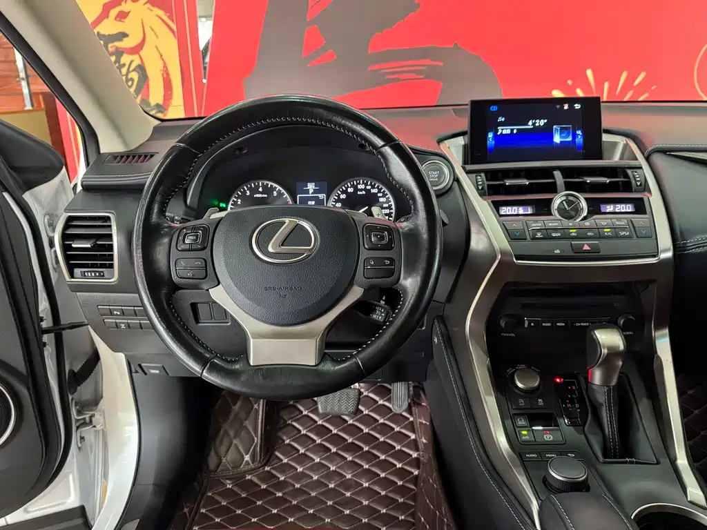 Lexus NX 2017 — фото 11