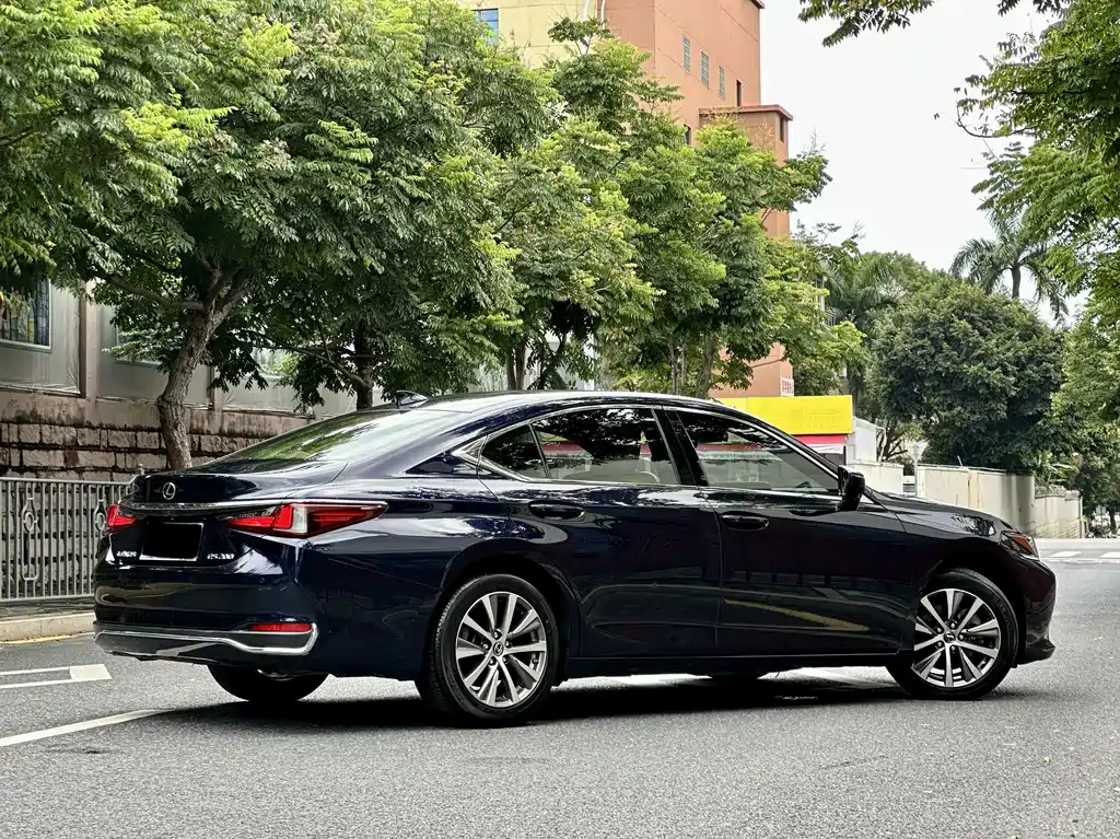 Lexus ES 2021 — фото 10