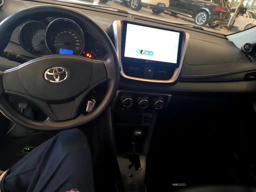 Toyota Yaris L 2019 — фото 10