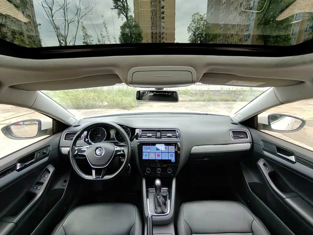 Volkswagen Sagitar 2016