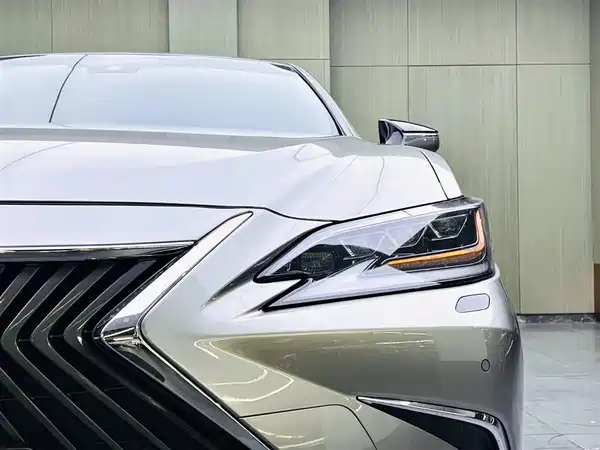 Lexus ES 2019