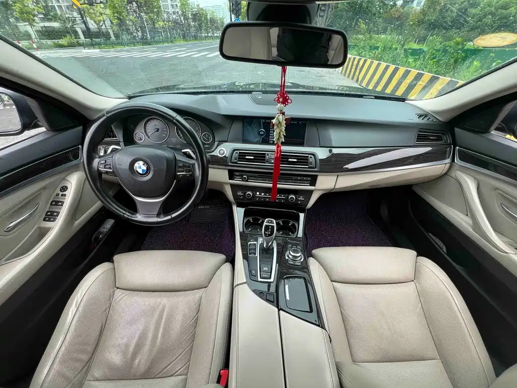 BMW 5 Series 2011 — фото 13