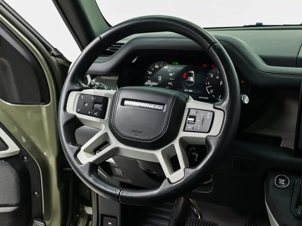 Land Rover Defender 2023 — фото 17