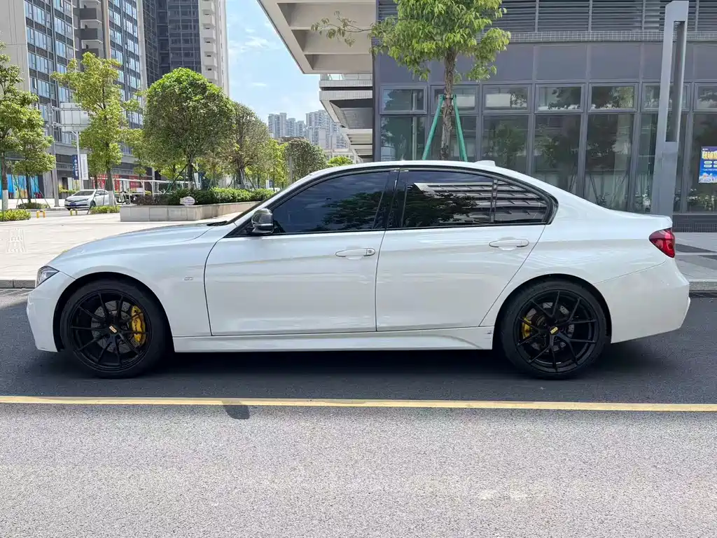 BMW 3 Series 2018 — фото 10