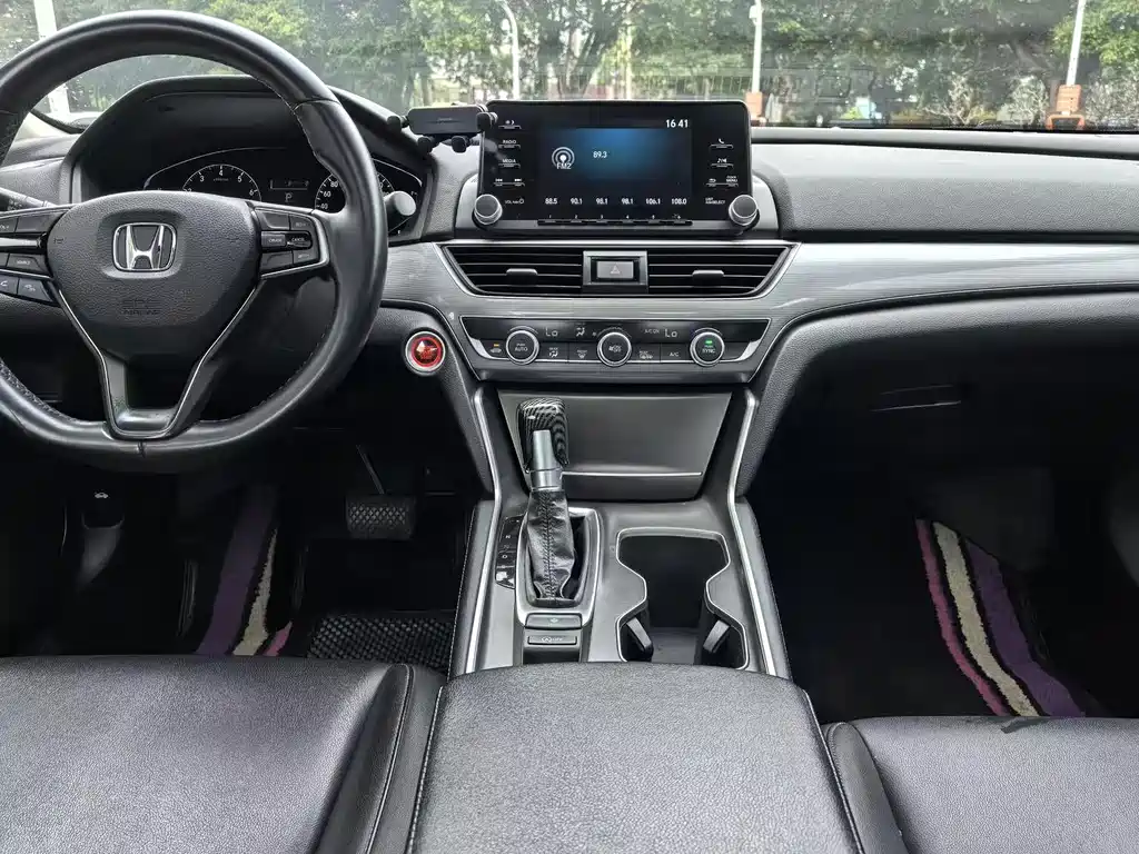 Honda Accord 2019 — фото 14