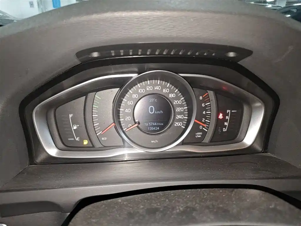 Volvo S60 2015 — фото 12