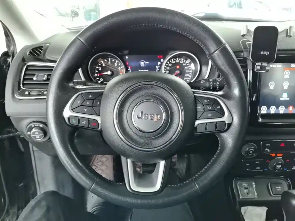 Jeep Compass 2019 — фото 11