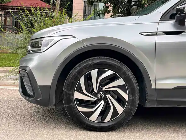 Volkswagen Tiguan L 2022