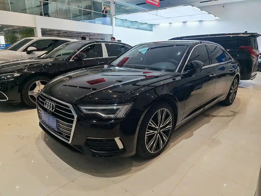 Audi A6L 2022 — фото 1