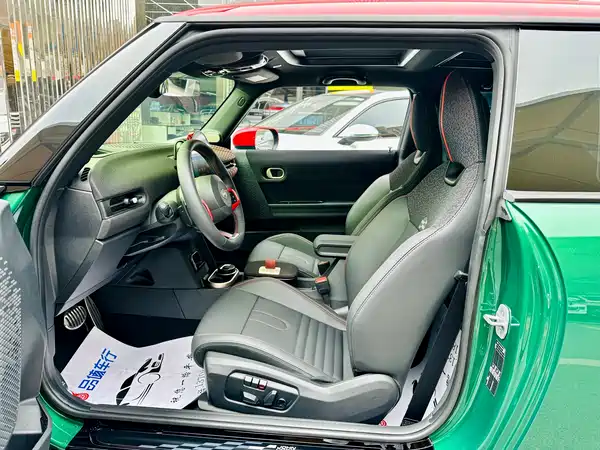 MINI JCW 2025
