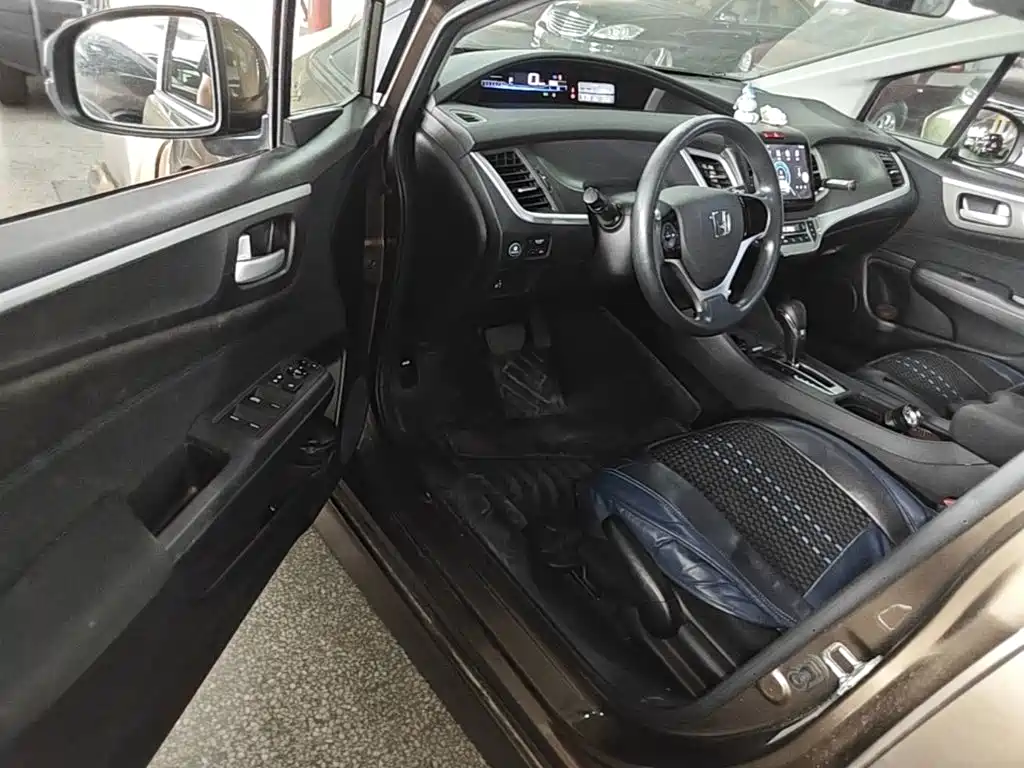 Honda Jade 2017 — фото 16