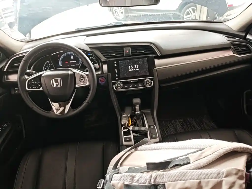 Honda Civic 2018 — фото 10
