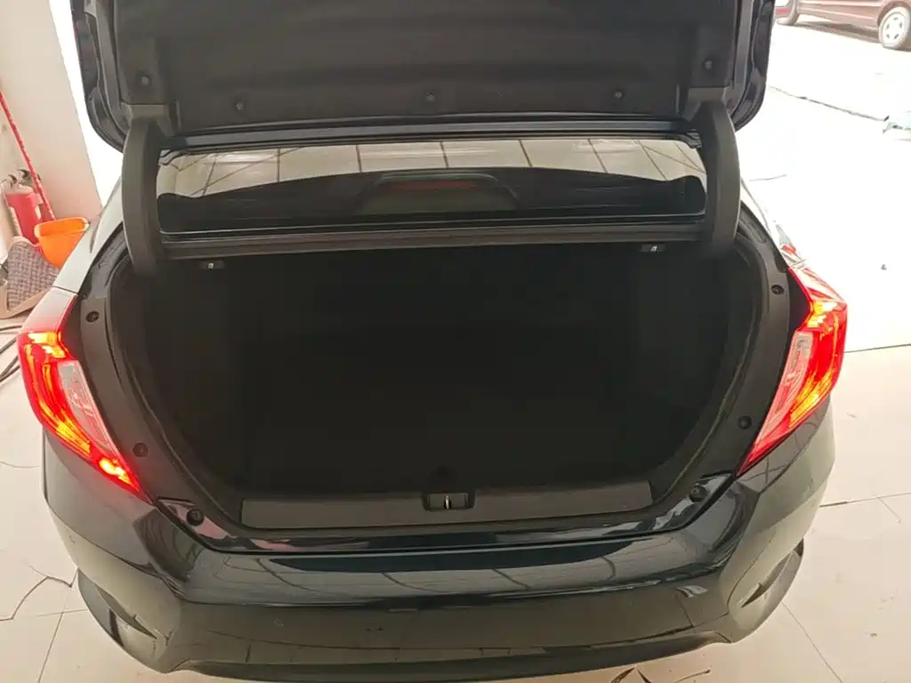 Honda Civic 2018 — фото 19